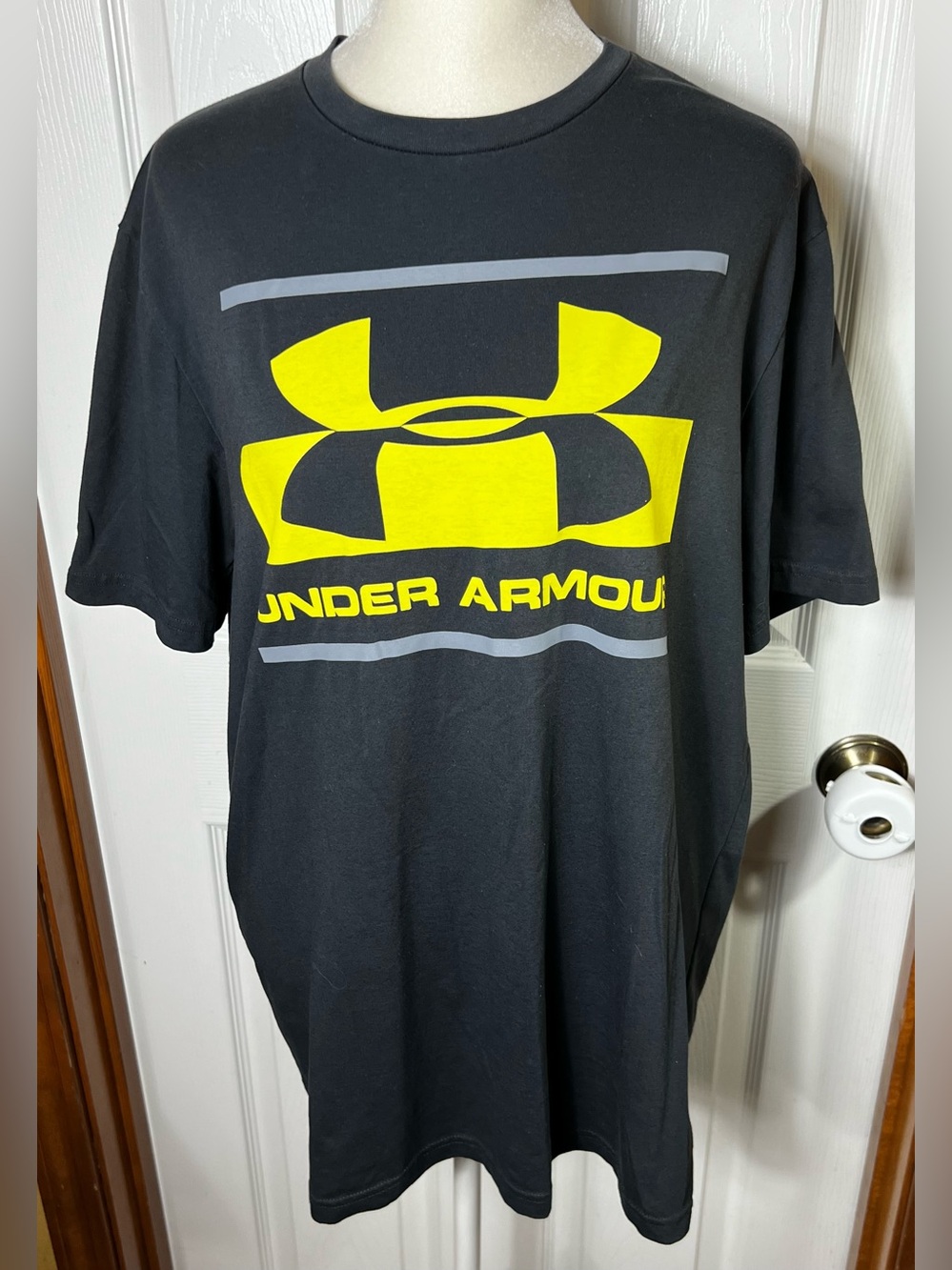 Men’s Under Armour T Shirt Graphic Tee Top Grey/Yellow Lightweight Size M